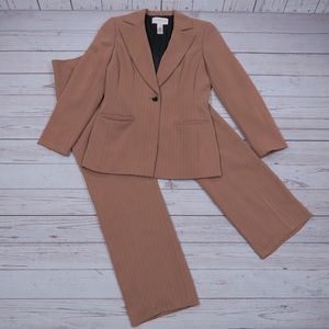 LIZ CLAIBORNE- Suit